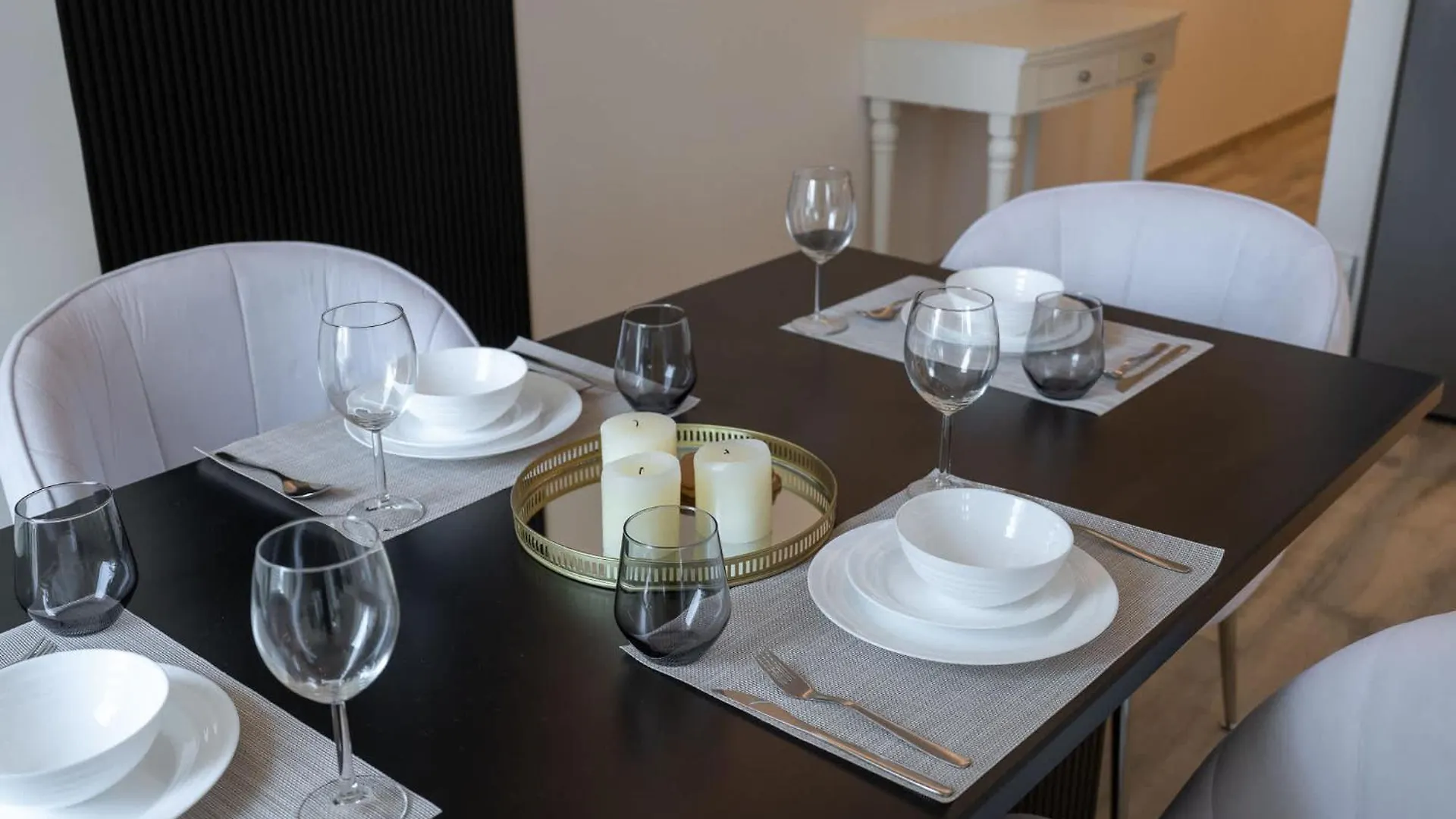Elegant 1-Bedroom Apartment For 2 Near To Burj Khalifa Dubai