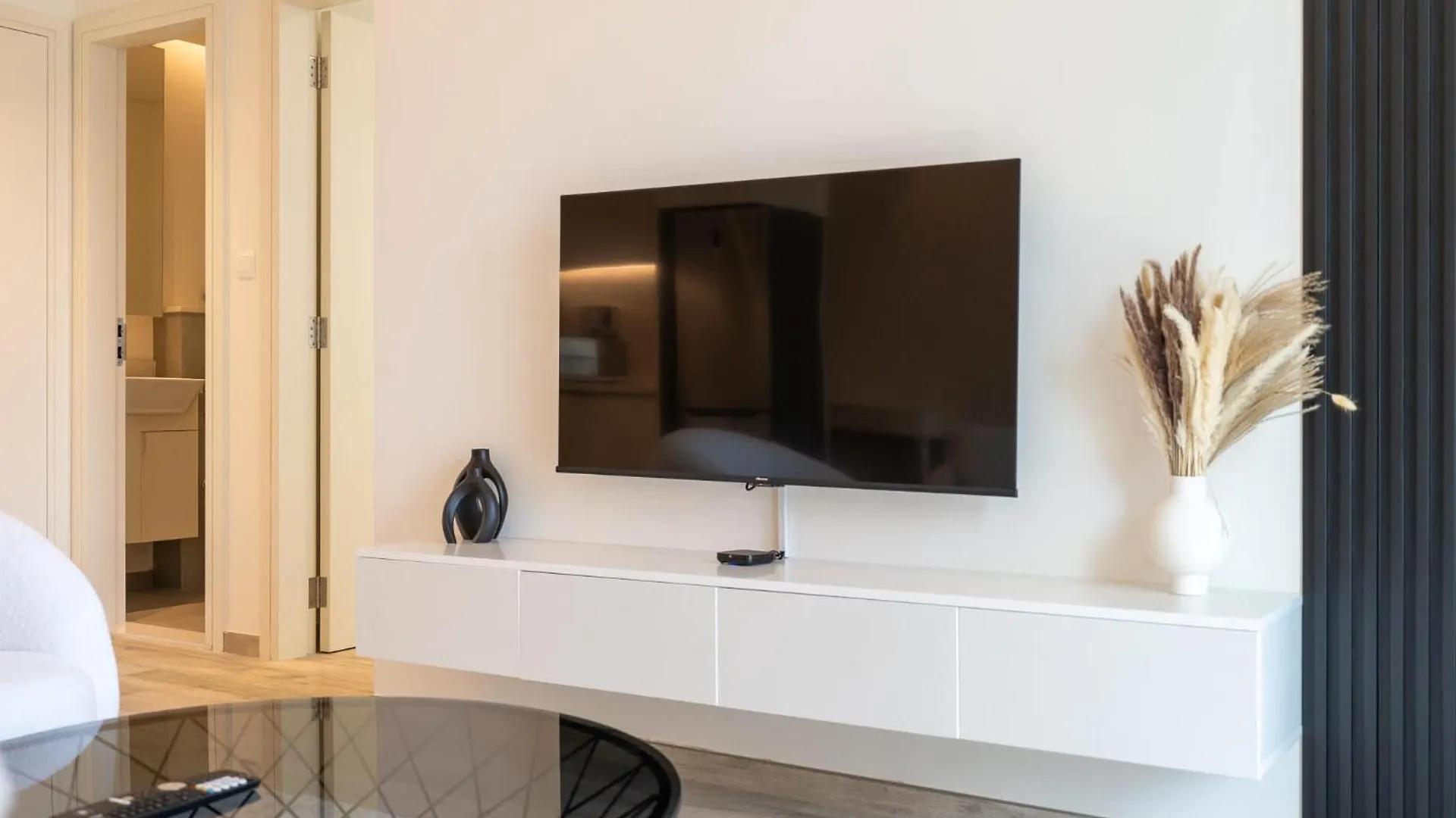 Elegant 1-Bedroom Apartment For 2 Near To Burj Khalifa Dubai United Arab Emirates